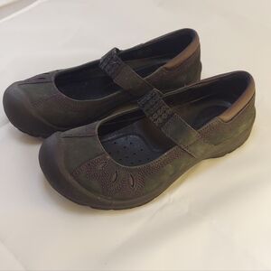 Keen Youth Girl Mary Jane Slip On Dress Shoe Black with Purple Accent Size 5.5